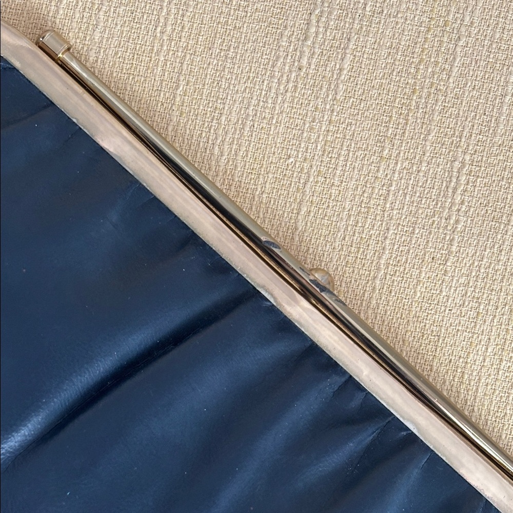 Vintage Reversible Navy Blue & White Leather Clutch Bag Gold Tone Closure - Picture 5 of 9